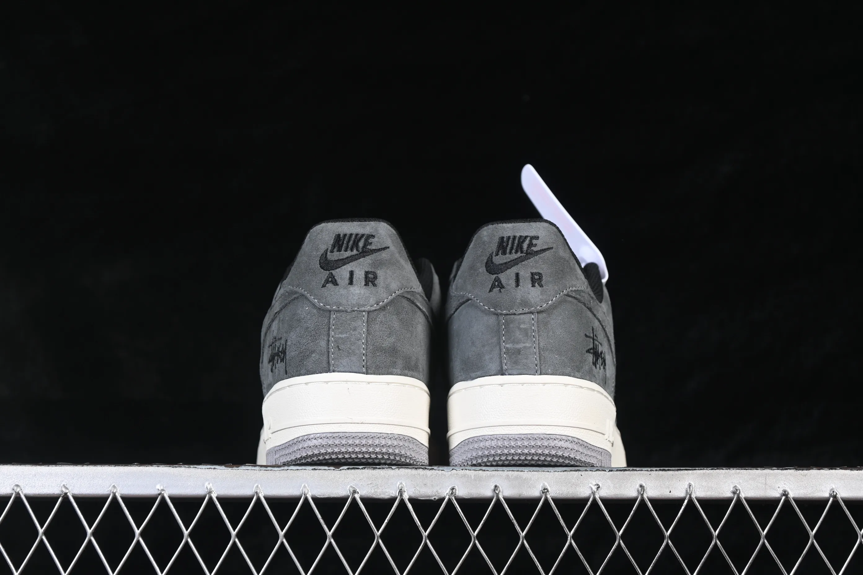 All categories Nk Air Force 1 Air Force series Nk Air Force 1 Low Air Force low-top Nike Air Force 1'07 Low Stussy co-branded charcoal gray elegant white Air Force 1 low-top casual sneakers DV5477-401